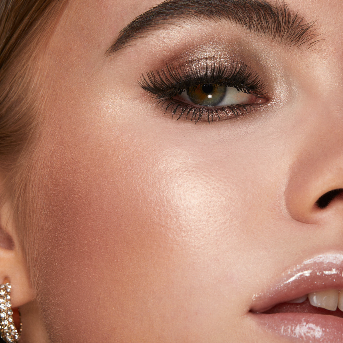 Radiant Touch Bronzing Powder - 90000539_KM000000682002B_KM000000682002B_03