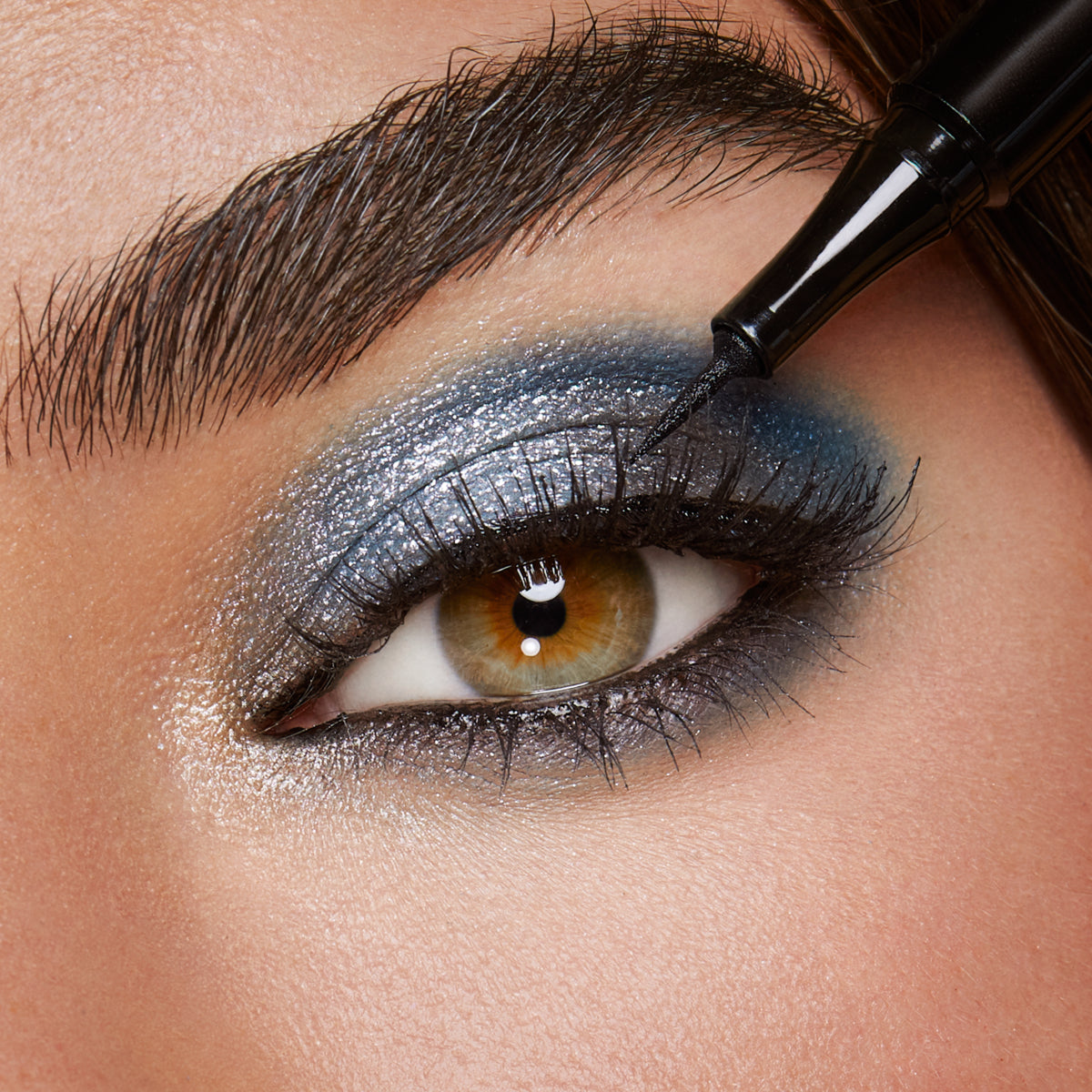Micro Tip Eyeliner - 90000539_KM000000852001B_KM000000852001B_03